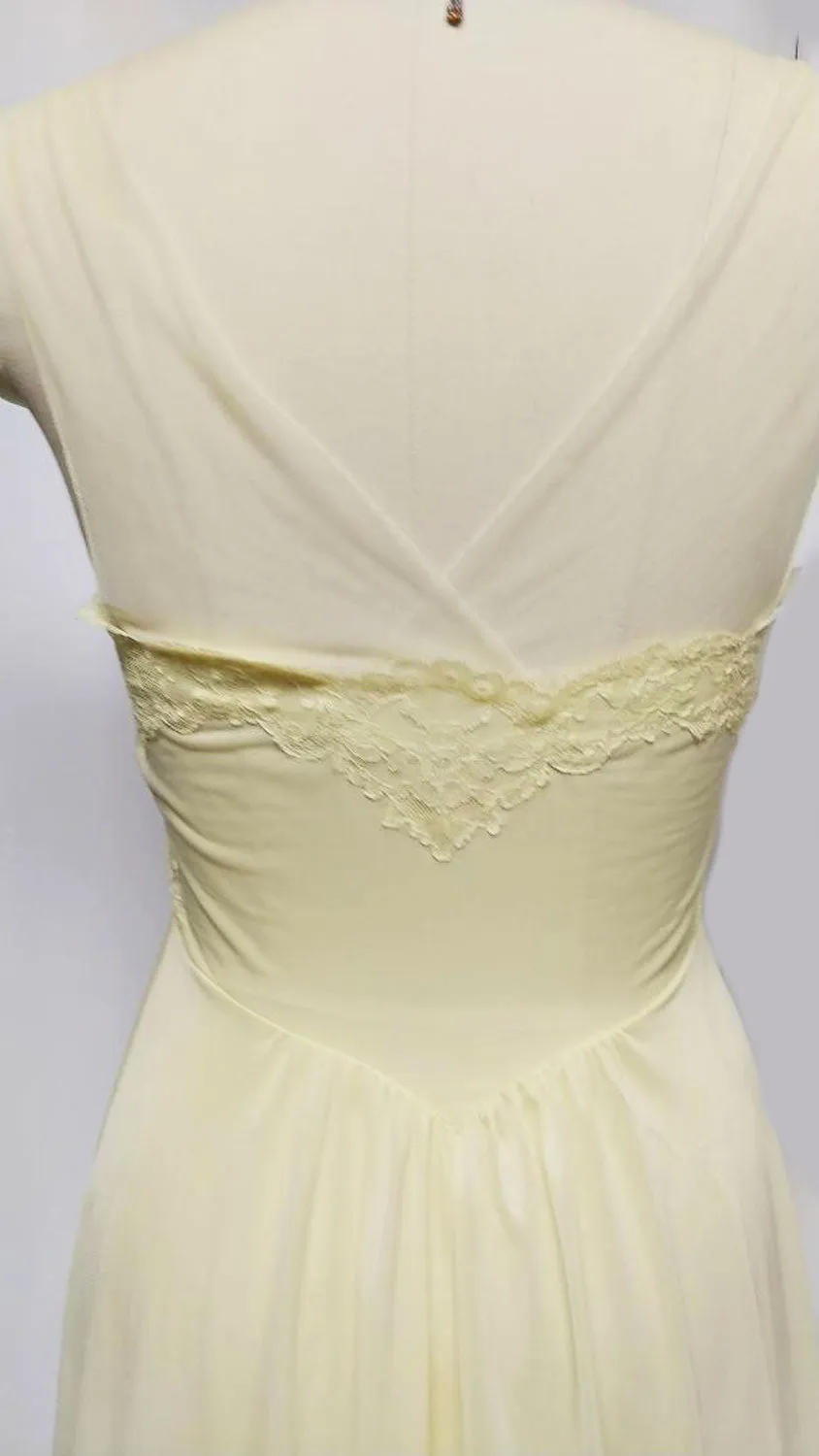 *  BEAUTIFUL VINTAGE VANITY FAIR APPLIQUES, LACE & TULLE NYLON TRICOT NIGHTGOWN IN LEMON CHIFFON