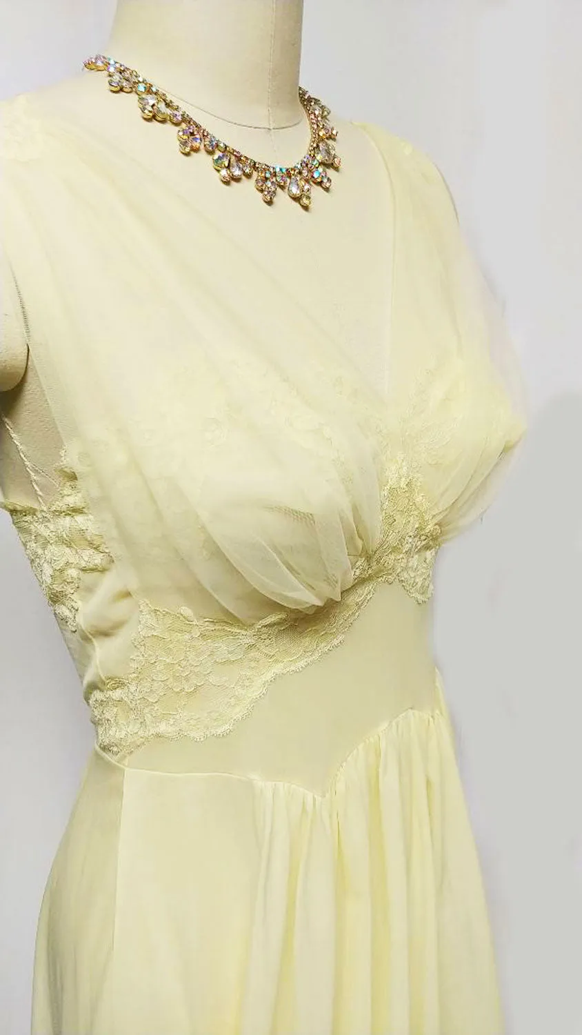 *  BEAUTIFUL VINTAGE VANITY FAIR APPLIQUES, LACE & TULLE NYLON TRICOT NIGHTGOWN IN LEMON CHIFFON