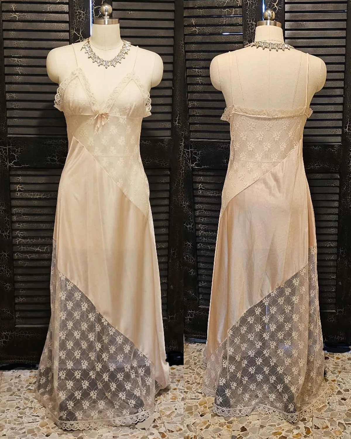 * GLAMOROUS VINTAGE DIAGONAL LACE BIAS NIGHTGOWN IN NUDE