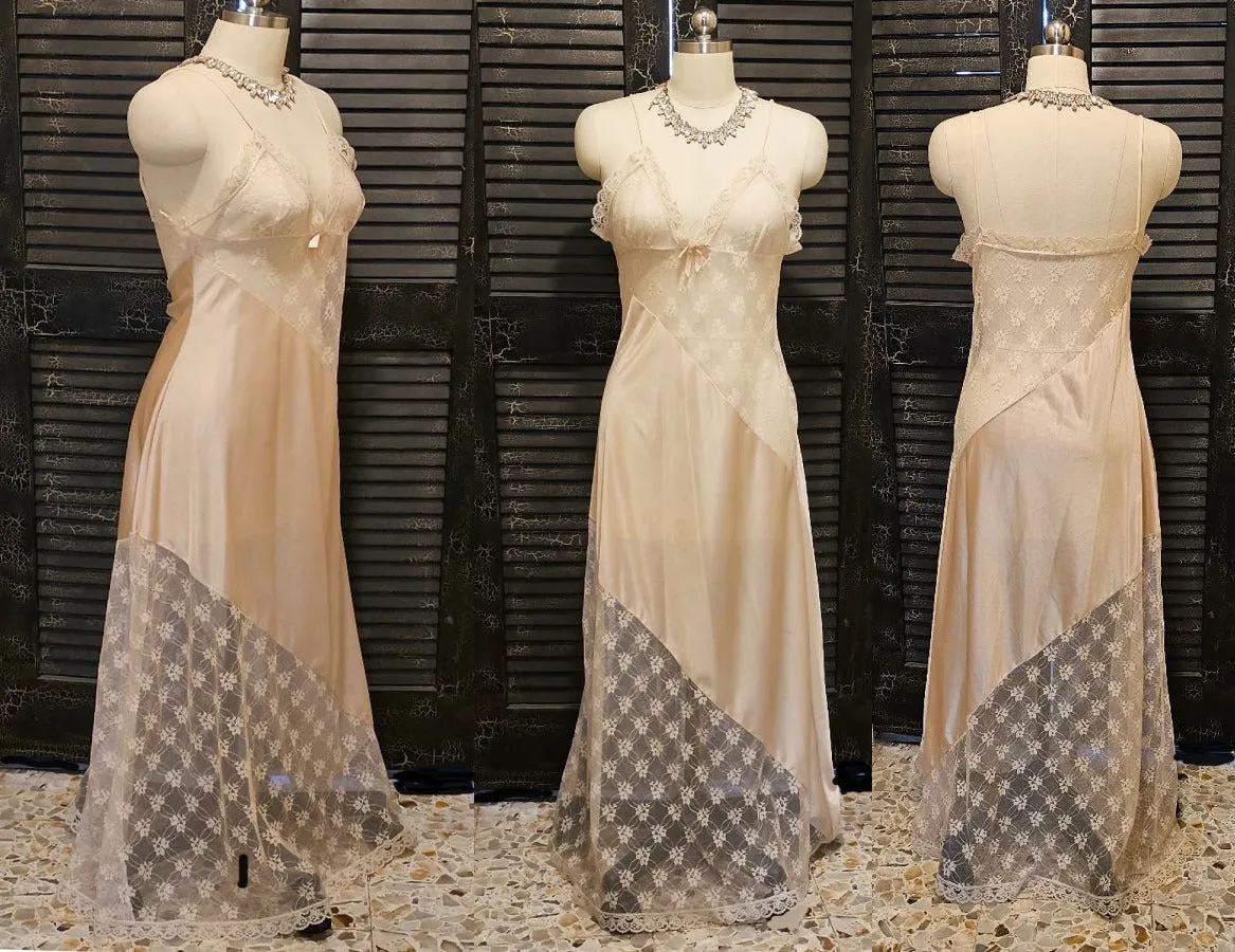 * GLAMOROUS VINTAGE DIAGONAL LACE BIAS NIGHTGOWN IN NUDE