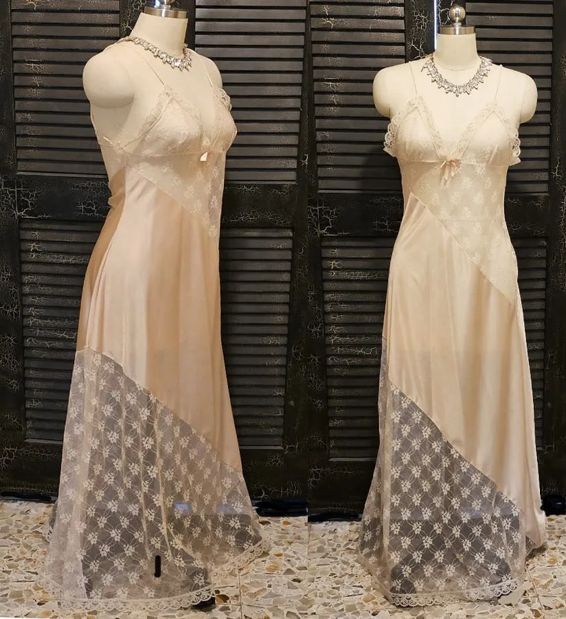 * GLAMOROUS VINTAGE DIAGONAL LACE BIAS NIGHTGOWN IN NUDE