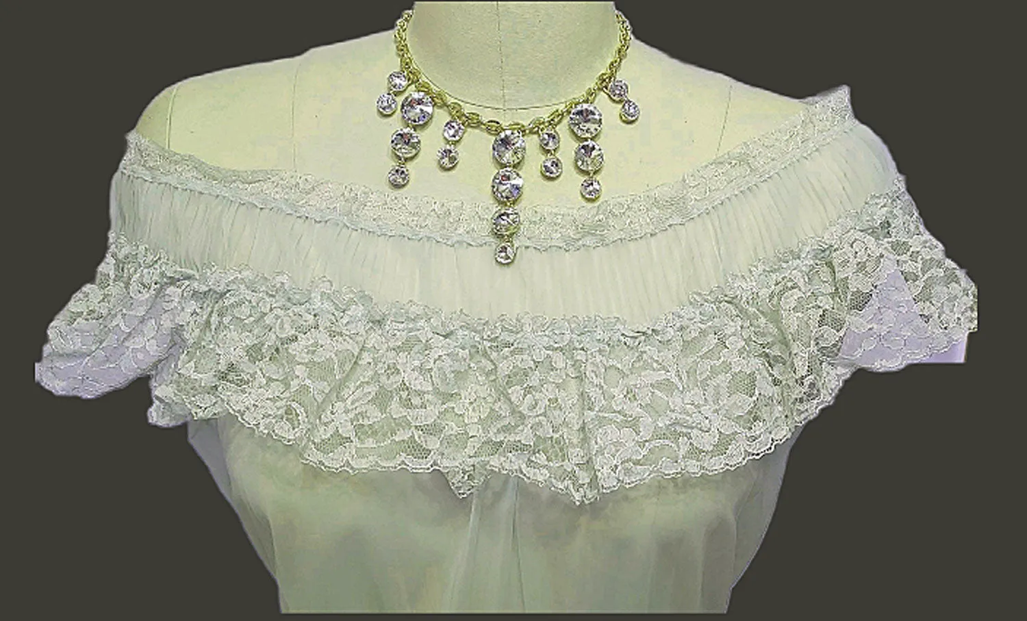 * VINTAGE 1950s / 1960S EDWARDS LINGERIE LACE & PLEATS MINT GREEN NIGHTGOWN IN NEPTUNE