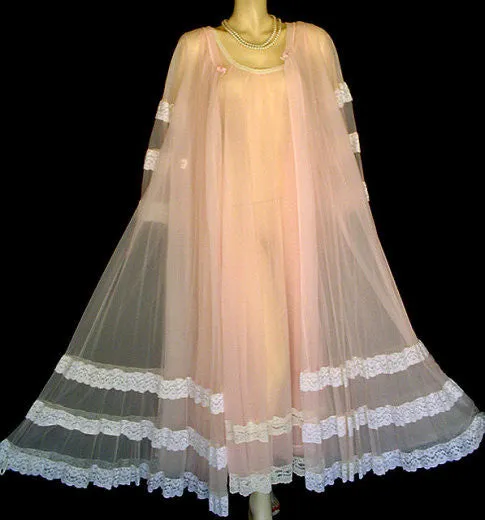 *FROM MY OWN PERSONAL COLLECTION - EXQUISITE VINTAGE INTIME LACE DOUBLE NYLON PEIGNOIR & GOWN IN WATER LILY