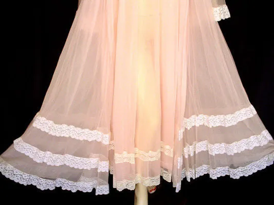 *FROM MY OWN PERSONAL COLLECTION - EXQUISITE VINTAGE INTIME LACE DOUBLE NYLON PEIGNOIR & GOWN IN WATER LILY