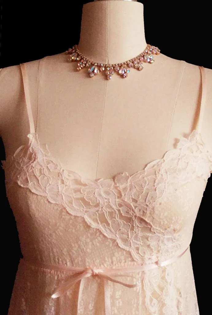 *GORGEOUS VINTAGE GLYDONS LACE & APPLIQUE PEIGNOIR WITH ALL LACE NIGHTGOWN SET IN PEACH ELEGANCE