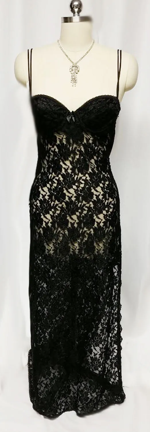 SOPHISTICATED VINTAGE LILY OF FRANCE BY DELORES SPANDEX BLACK LACE NIGHTGOWN WITH UNDERWIRE BRA