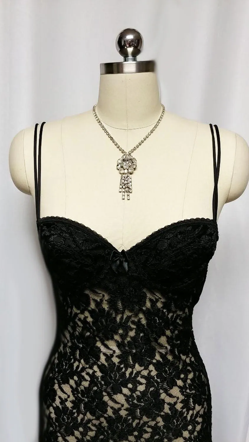 SOPHISTICATED VINTAGE LILY OF FRANCE BY DELORES SPANDEX BLACK LACE NIGHTGOWN WITH UNDERWIRE BRA